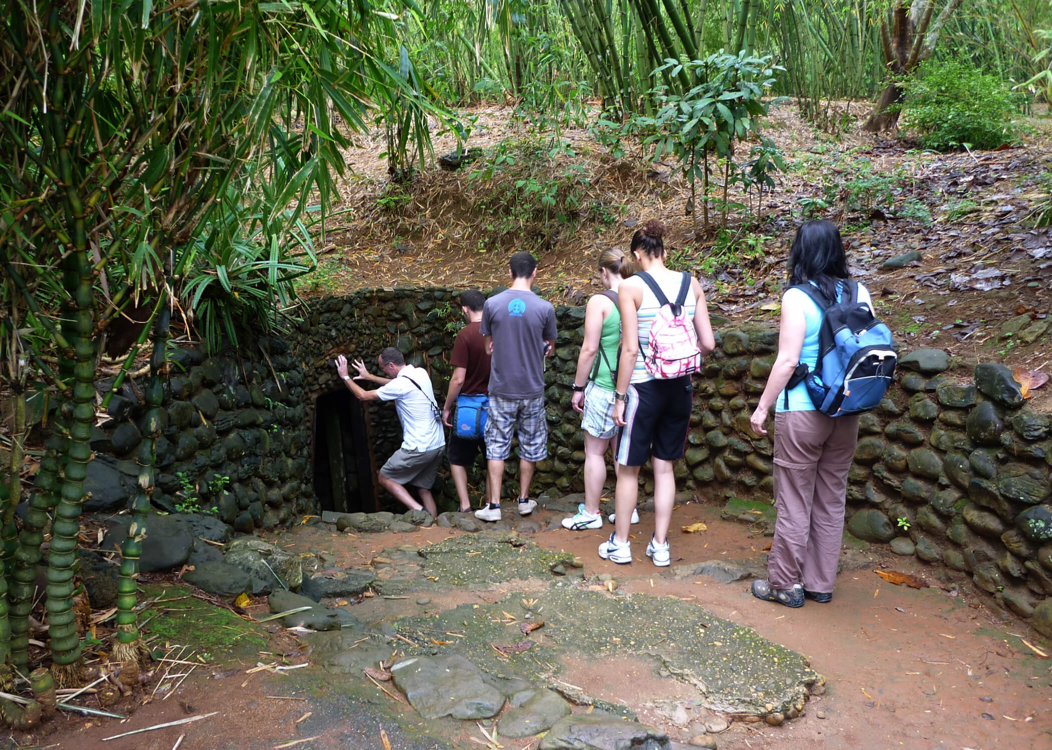 Visit Cu Chi Tunnel and Highlight Sightseeing
