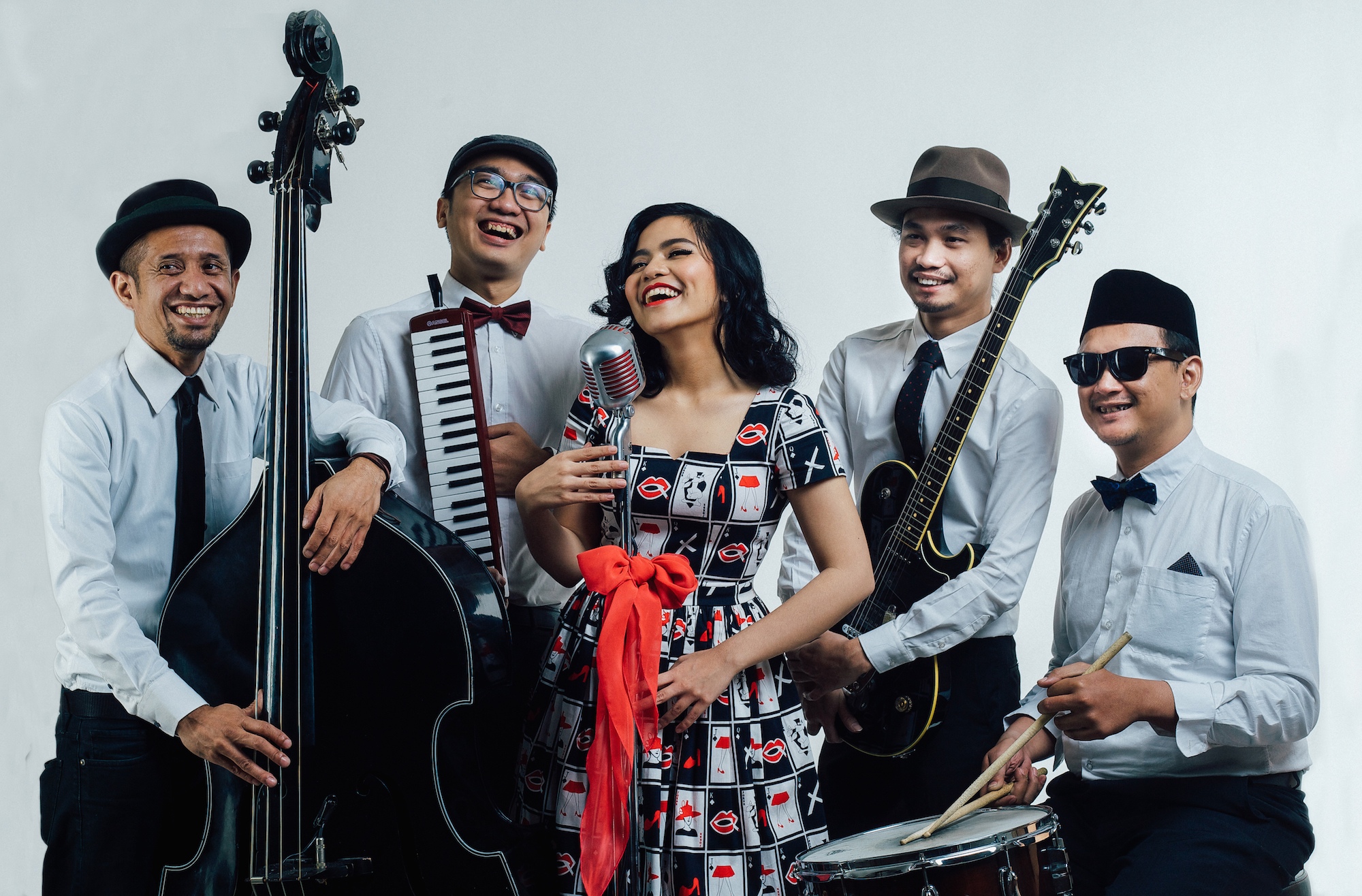 Let's reminisce over Indonesian 1950s pop with Deredia