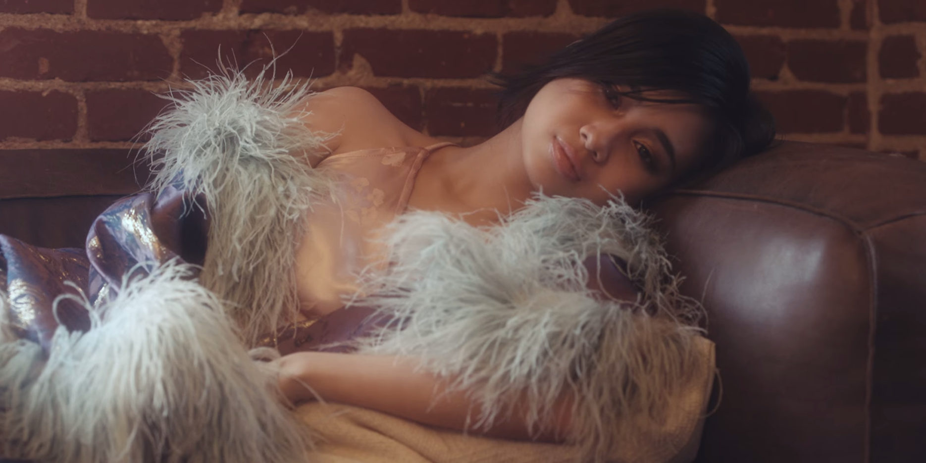 NIKI releases sassy music video for 'Newsflash!' – watch