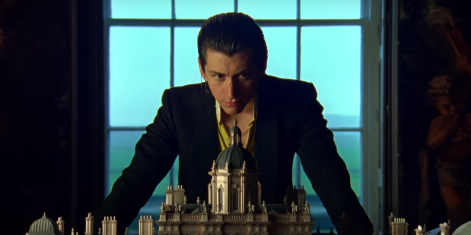 Arctic Monkeys Racing to No. 1 on UK Albums Chart