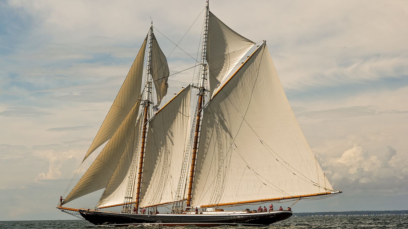 Columbia yacht (Eastern Shipbuilding, 43.03m, 2014)