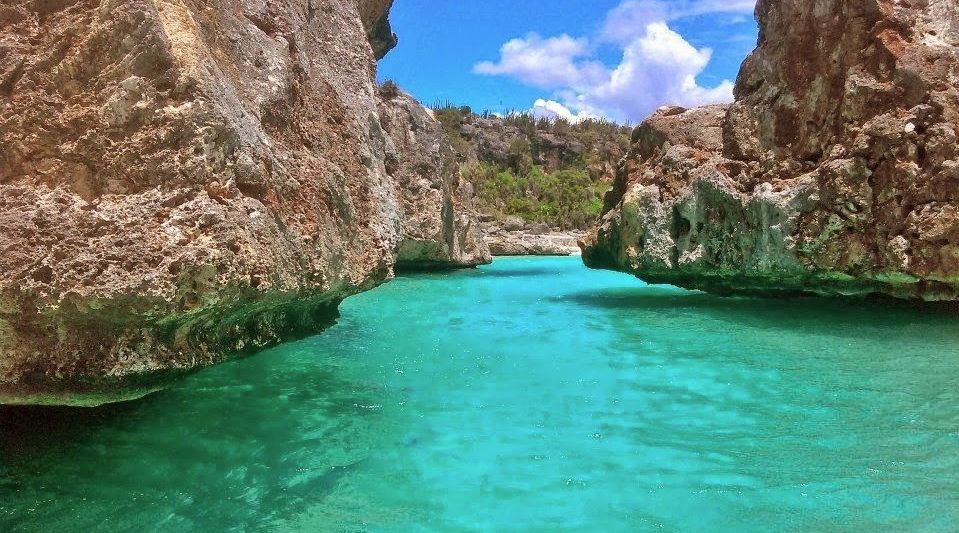 Bahia De La Águilas Day Trip With Seafood Buffet Lunch