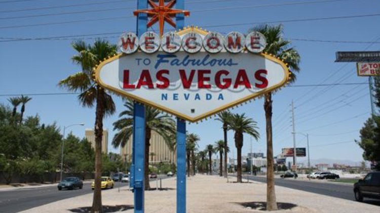 Renewal of Vows at Las Vegas Sign