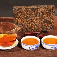 Yunnan Dianhong Golden Bud Thick Fragrant Black Tea Brick 250g from MOOYLOR