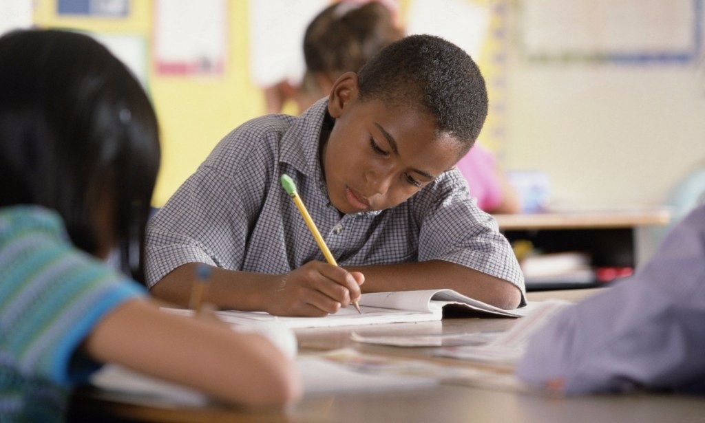 Children s essays. Чернокожий школьник. Смуглые школьники. Спать на уроках афроамериканцы.